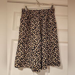 Kathie Lee vintage black and tan patterned flowey shorts Size 10